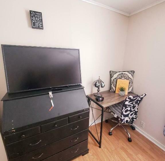 اتاق استاندارد, Room In Guest Room   Black White Rm By Yale U