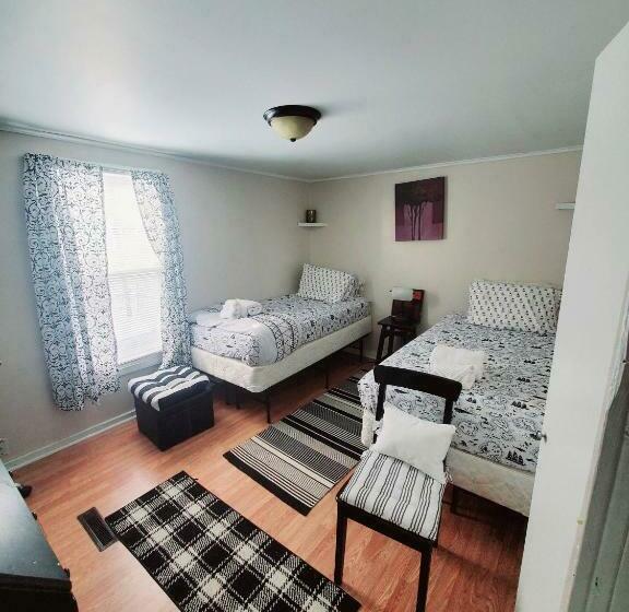 اتاق استاندارد, Room In Guest Room   Black White Rm By Yale U