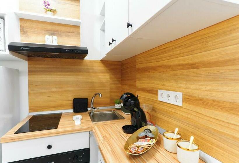 استودیوی لوکس, Bella House Apartaments