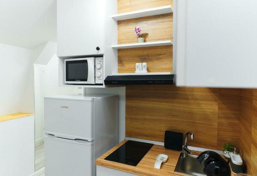 استودیوی لوکس, Bella House Apartaments