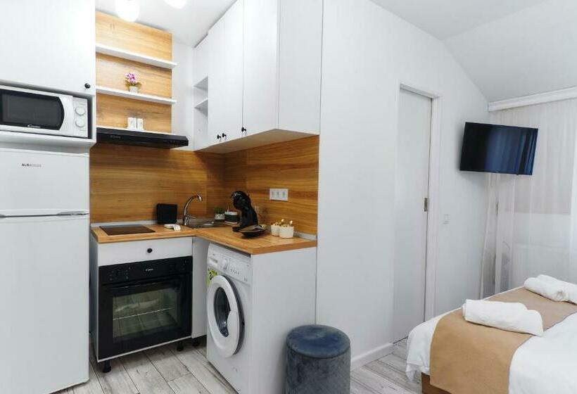 استودیوی لوکس, Bella House Apartaments