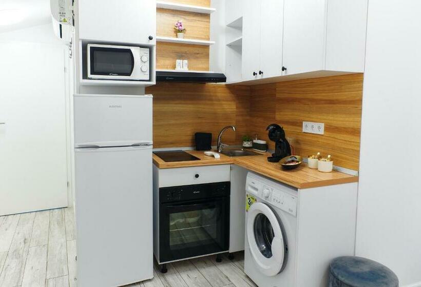 استودیوی لوکس, Bella House Apartaments