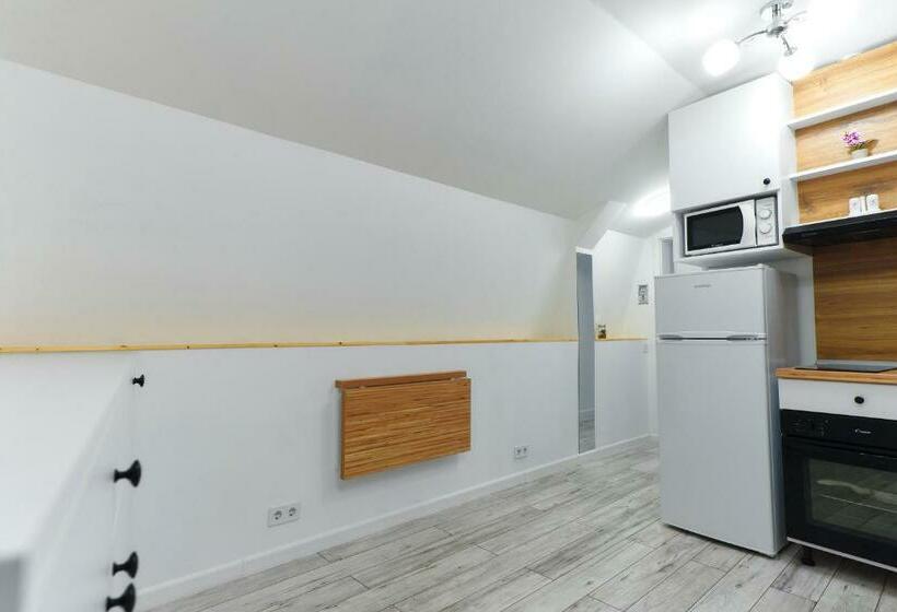 استودیوی لوکس, Bella House Apartaments
