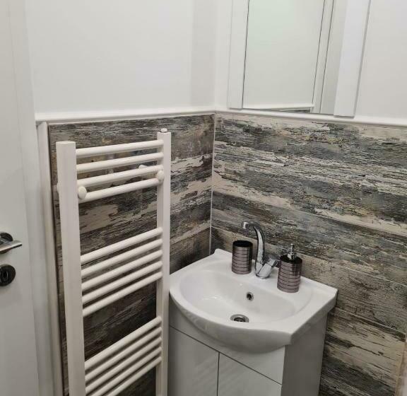استودیوی استاندارد, Bella House Apartaments
