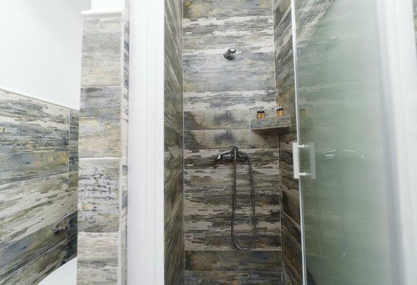 استودیوی استاندارد, Bella House Apartaments