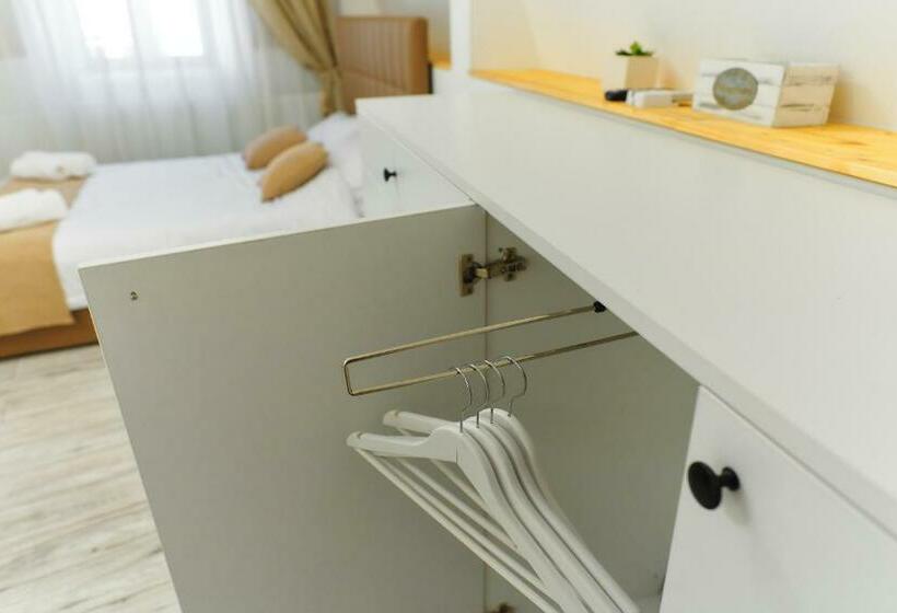 استودیوی لوکس, Bella House Apartaments