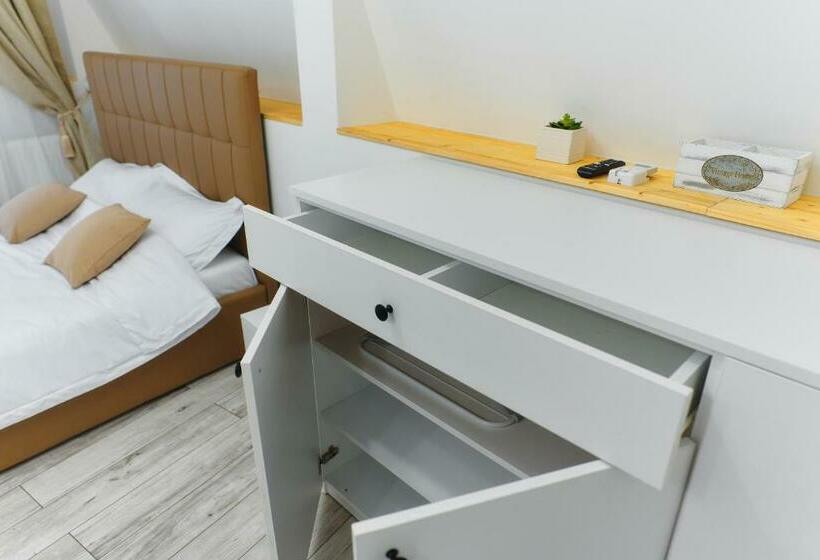 استودیوی لوکس, Bella House Apartaments