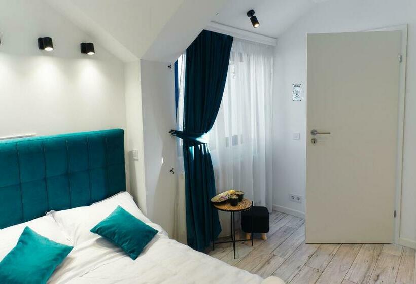 استودیوی استاندارد, Bella House Apartaments