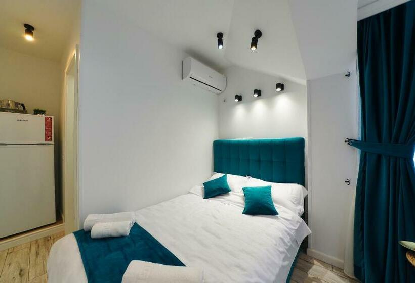استودیوی استاندارد, Bella House Apartaments