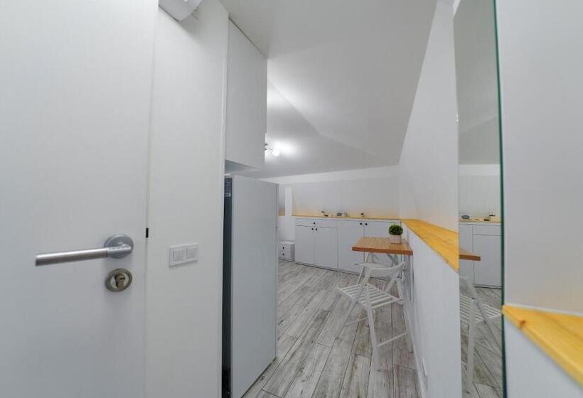 استودیوی لوکس, Bella House Apartaments