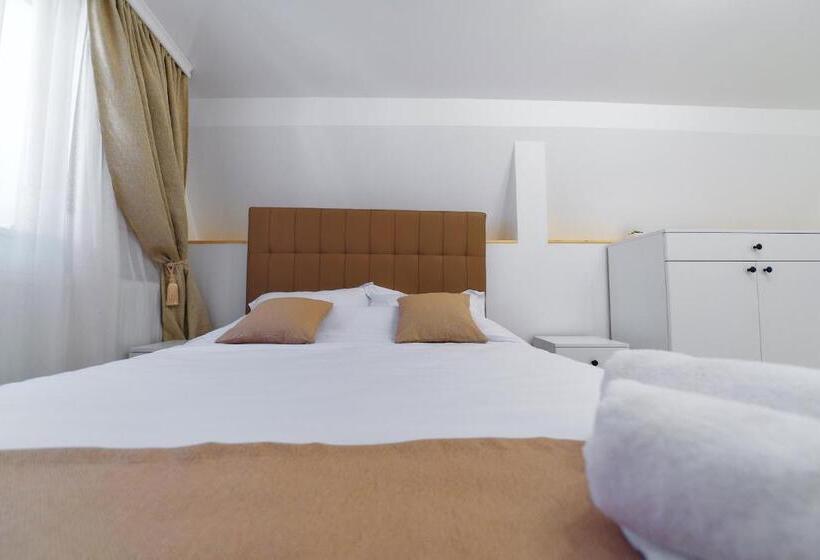 استودیوی لوکس, Bella House Apartaments