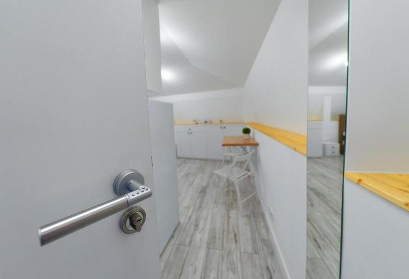 استودیوی لوکس, Bella House Apartaments