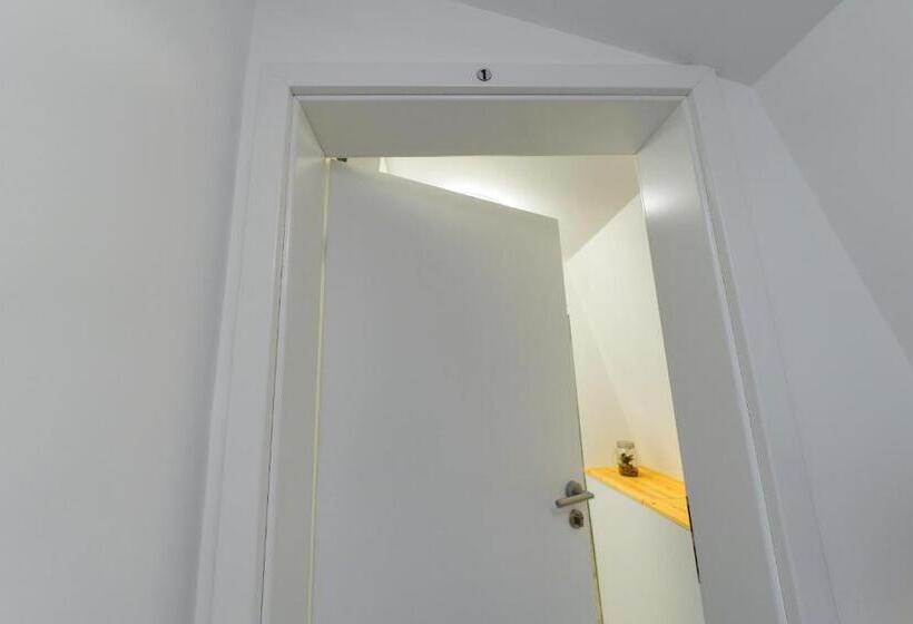 استودیوی لوکس, Bella House Apartaments