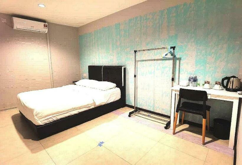 اتاق استاندارد با سرویس بهداشتی مشترک, Oyo Home 90667 Chen Room Bs