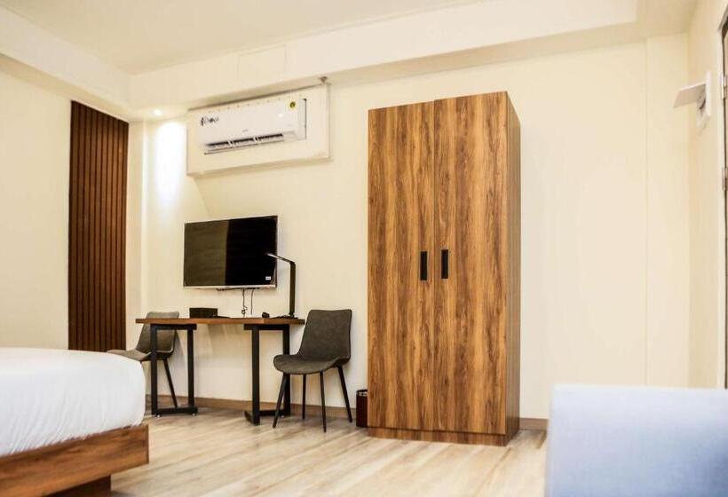 Deluxe Suite King Bed, Surestay Studio By Best Western Clarkview, Angeles City