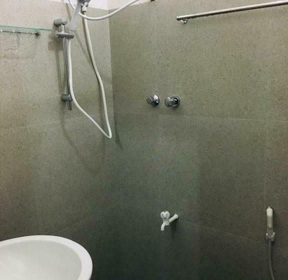 اتاق استاندارد, Cool Breeze Guest Inn