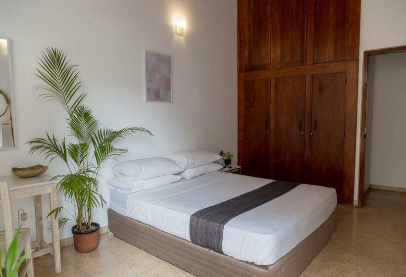 اتاق لوکس با بالکن, Greenscape Colombo