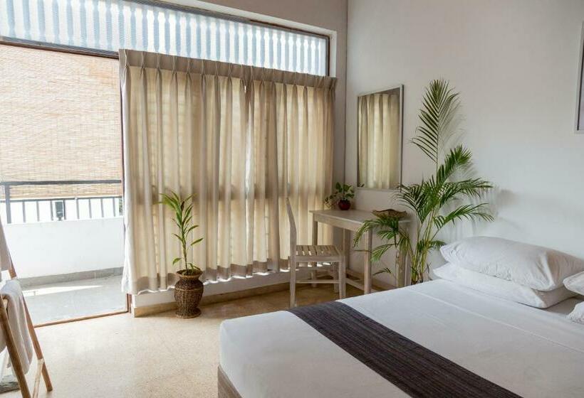 اتاق لوکس با بالکن, Greenscape Colombo