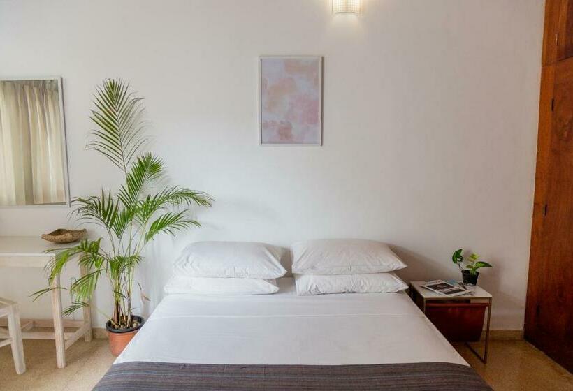 اتاق لوکس با بالکن, Greenscape Colombo