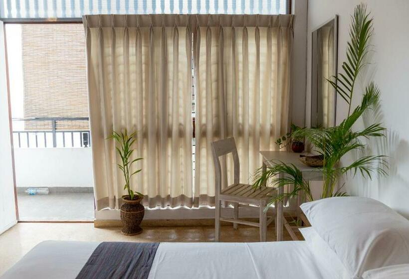 اتاق لوکس با بالکن, Greenscape Colombo