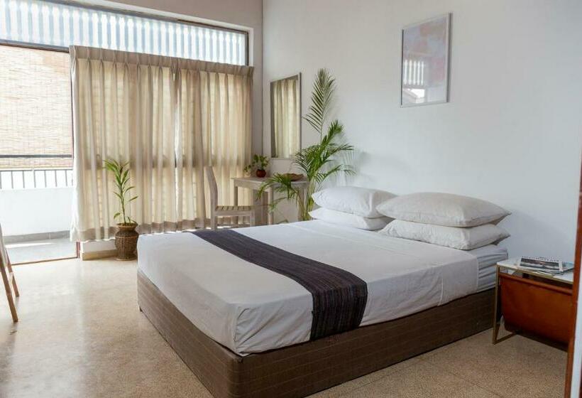 اتاق لوکس با بالکن, Greenscape Colombo