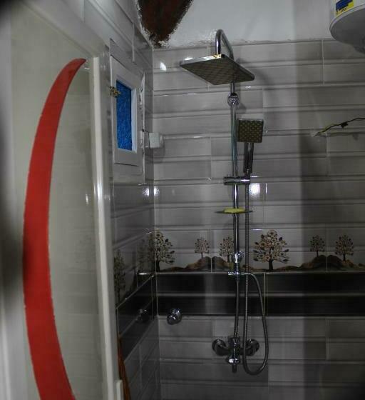 اتاق استاندارد سه نفره, Nile View Guest House