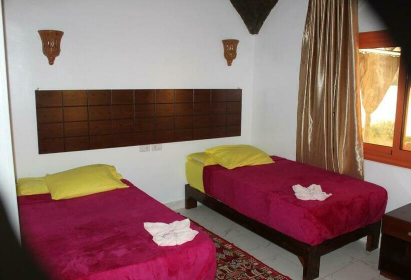 اتاق استاندارد سه نفره, Nile View Guest House