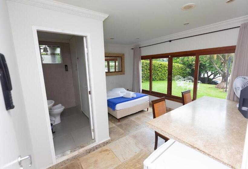 Suite with lake view, Pousada Wafeh Pampulha Suítes