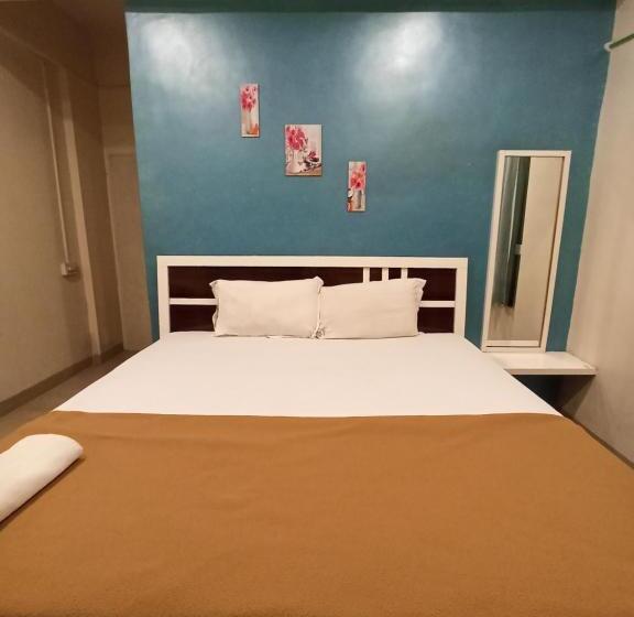 اتاق لوکس با تخت بزرگ, Malwade Motel