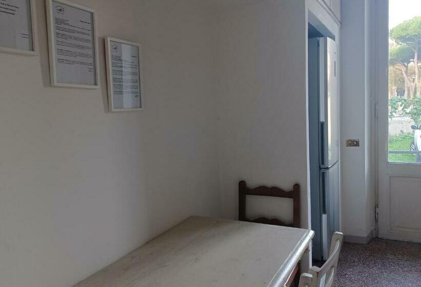 اتاق استاندارد سه تخته با سرویس بهداشتی مشترک, Home Sweet Home 3   Affittacamere Lucca