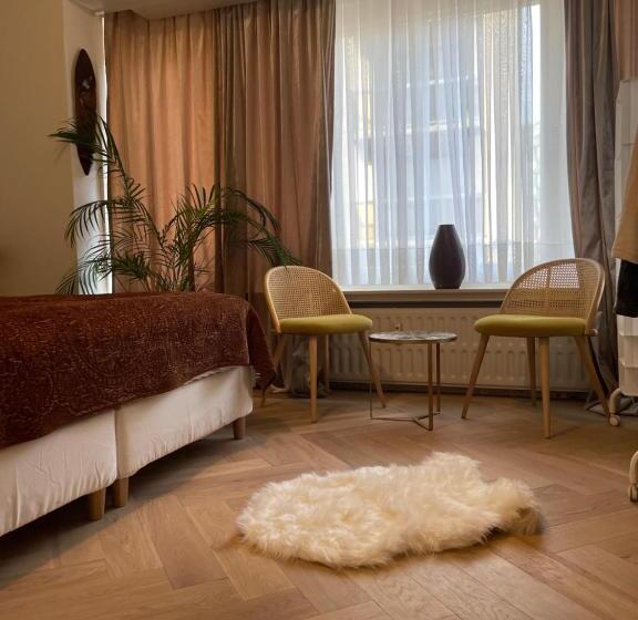 اتاق خانوادگی, Logies One Room