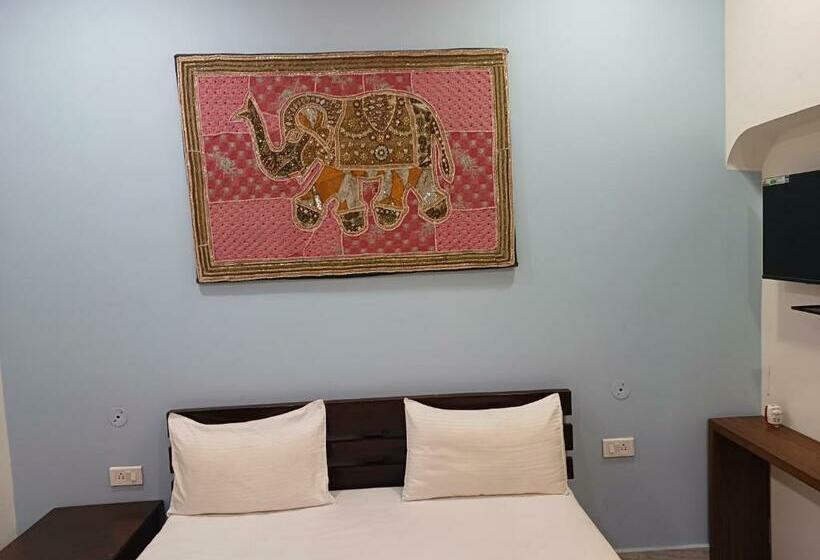 Delüks Oda, Natraj Palace
