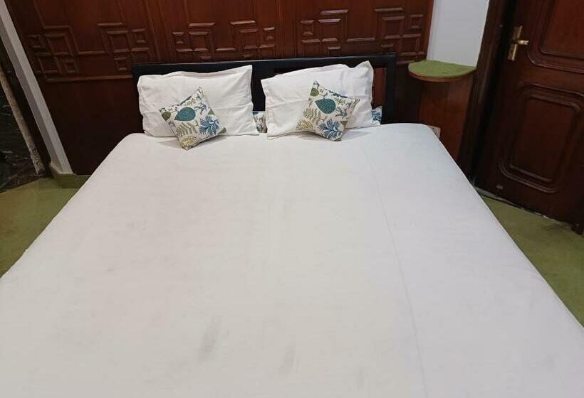 Delüks Oda, Natraj Palace