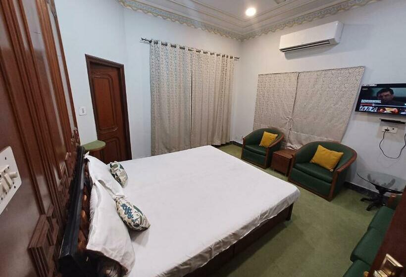 Üç Kişilik Standart Oda, Natraj Palace