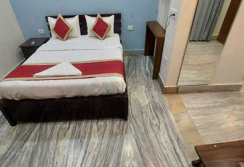 Üç Kişilik Standart Oda, Natraj Palace