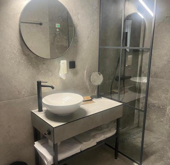 اتاق استاندارد با بالکن, Niks