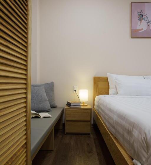 استودیو خانوادگی, Lata Hotel & Apartments