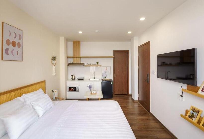 استودیوی لوکس, Lata Hotel & Apartments