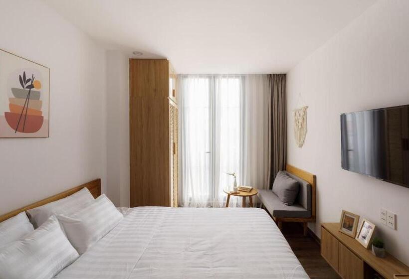 استودیوی لوکس, Lata Hotel & Apartments