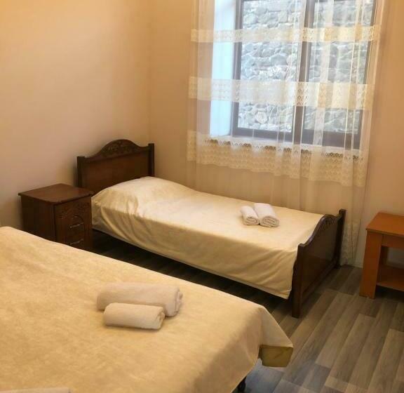 اتاق استاندارد سه نفره, Liga Hotel And Restaurant