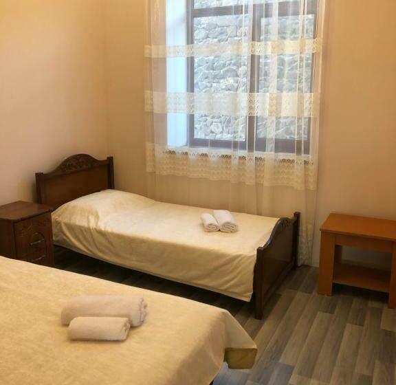 اتاق استاندارد سه نفره, Liga Hotel And Restaurant