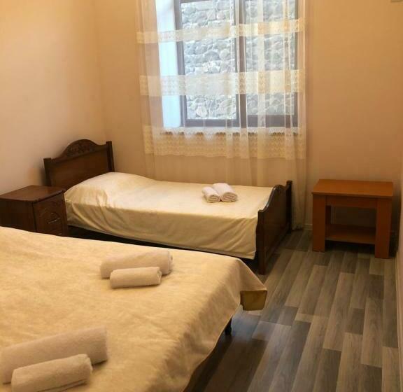 اتاق استاندارد سه نفره, Liga Hotel And Restaurant
