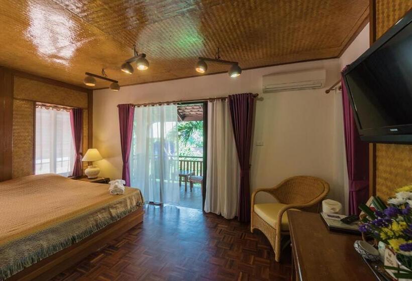 اتاق خانوادگی, Coral Hotel Bangsaphan