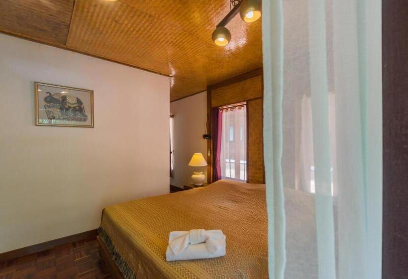 اتاق خانوادگی, Coral Hotel Bangsaphan