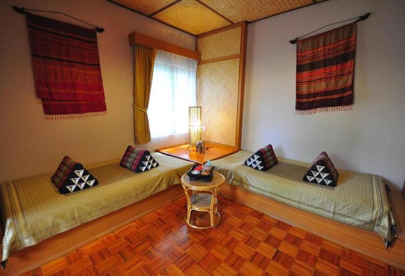 Deluxe Suite King Bed, Coral Hotel Bangsaphan