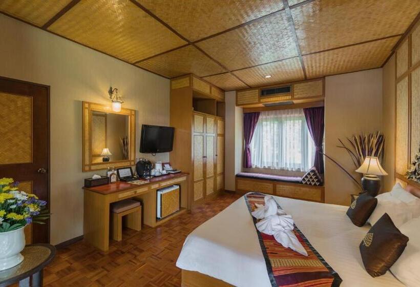 Deluxe Suite King Bed, Coral Hotel Bangsaphan