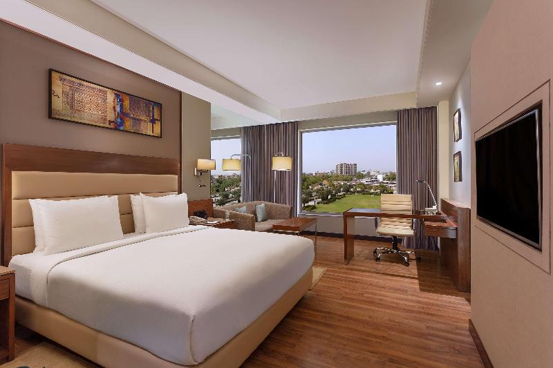 Standard Room King Size Bed, Doubletree By Hilton  Agra