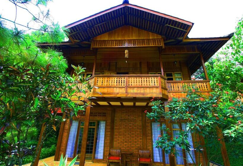 ویلا پریمیوم 3 خوابه, Jambuluwuk Convention Hall & Resort Puncak