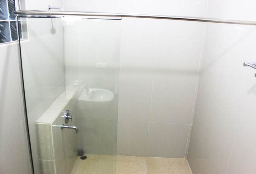 ویلای 4 خوابه, Jambuluwuk Convention Hall & Resort Puncak