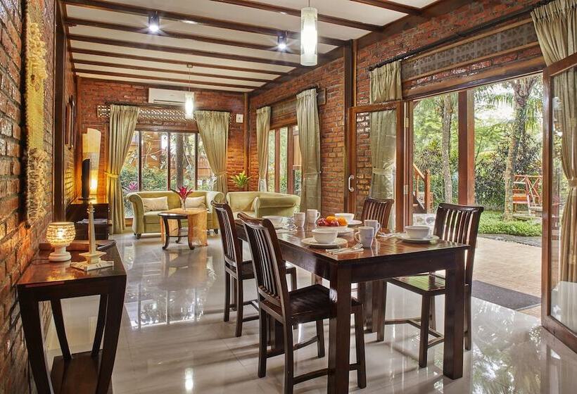 ویلای 4 خوابه, Jambuluwuk Convention Hall & Resort Puncak